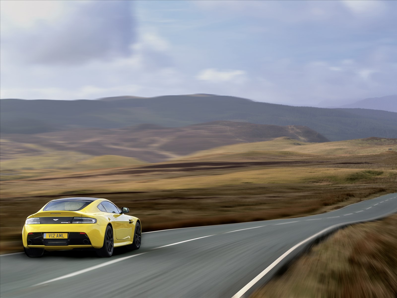 Aston Martin V12 Vantage S 2014